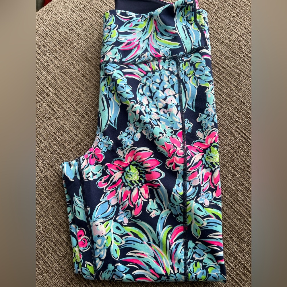 Lily Pulitzer. UPF 50+ Luxletic 24" Weekender High Rise Midi Legging. Size Large